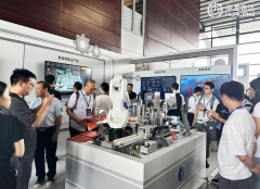 华龙工鸿工业操做系统发布PLC和具身智能工业机